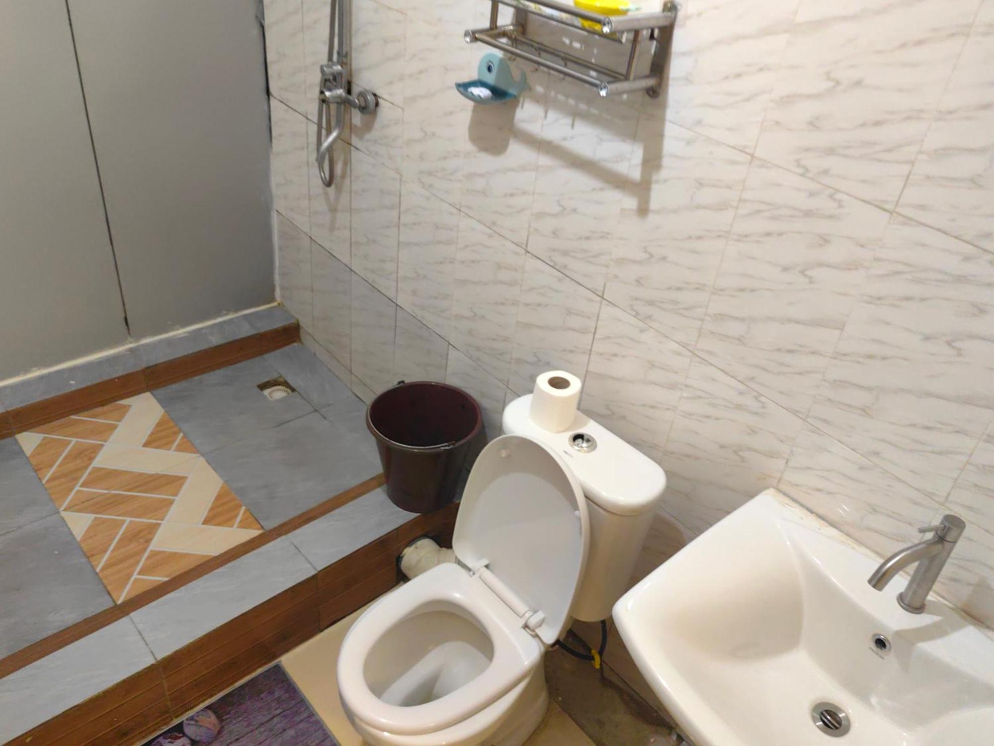 Hongyuanprimierhotel Accra Ngoại thất bức ảnh